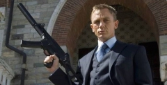 Daniel-Craig-as-James-Bond-in-Casino-Royale[1].jpg